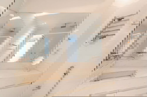Photo 27 - Modern Design Between Ipanema and Copacabana Bc405