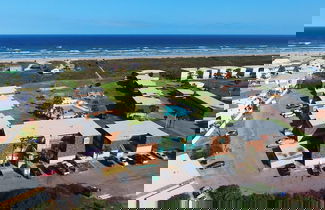 Foto 1 - 3 Condos in Beachfront Complex w Pool Sleeps 22 Island Retreat 3-unit Buyout