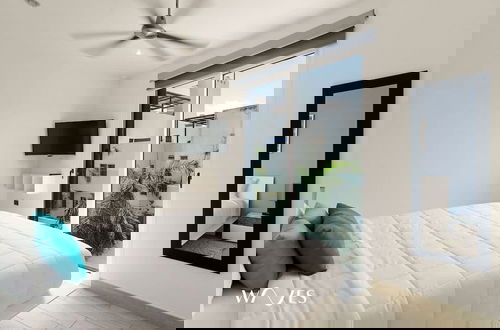 Foto 5 - 1 Br w 5th Avenue View Steps From the Beach