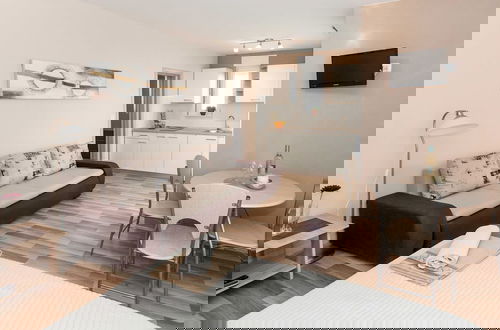 Foto 6 - Beachfront Apartments for Relaxing Getaways in Crikvenica