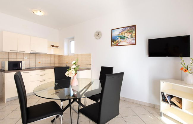 Scenic Elegant Apartments Krk With Balcony and Pool - Foto 21