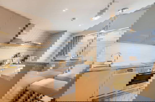Foto 13 - Elegant 1BR Near Wafi Mall Central Dubai Stay