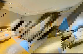 Photo 2 - Three Bedroom Apartment