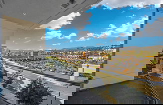 Foto 2 - Luxury 3BR Hollywood Sign View by Oneluxstay