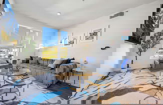 Foto 1 - Luxury 3BR Hollywood Sign View by Oneluxstay