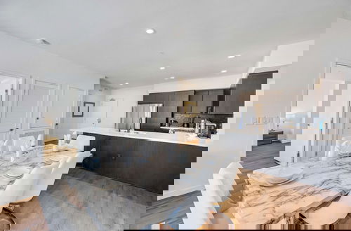 Foto 11 - Luxury 3BR Hollywood Sign View by Oneluxstay