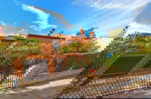 Foto 20 - Relaxing Apartment With Outdoor Space in Fažana