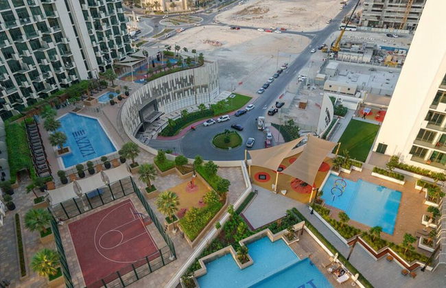 1BR Apt Near Downtown Dubai Pool Skyline Views - Photo 4