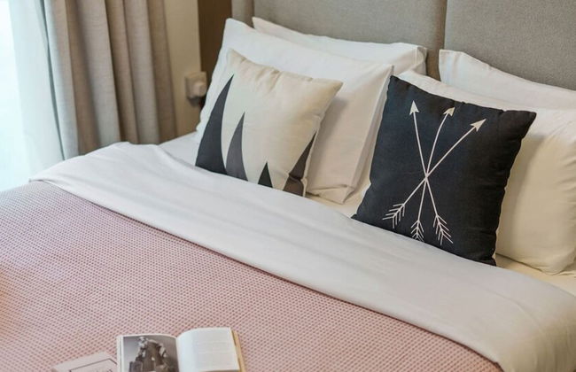 1BR Apt Near Downtown Dubai Pool Skyline Views - Photo 11