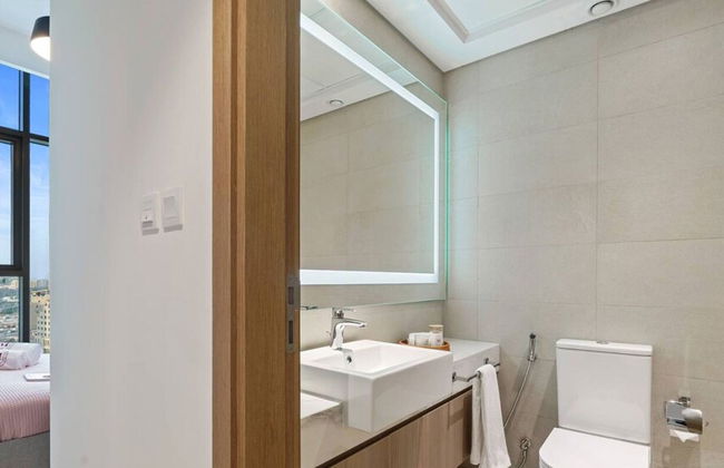 1BR Apt Near Downtown Dubai Pool Skyline Views - Photo 16