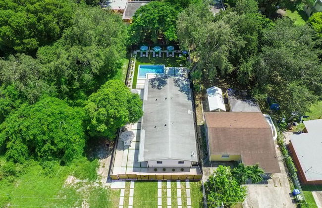 Fresh Modern With Pool Oasis - Photo 25