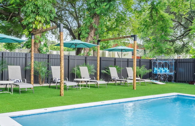 Fresh Modern With Pool Oasis - Photo 13