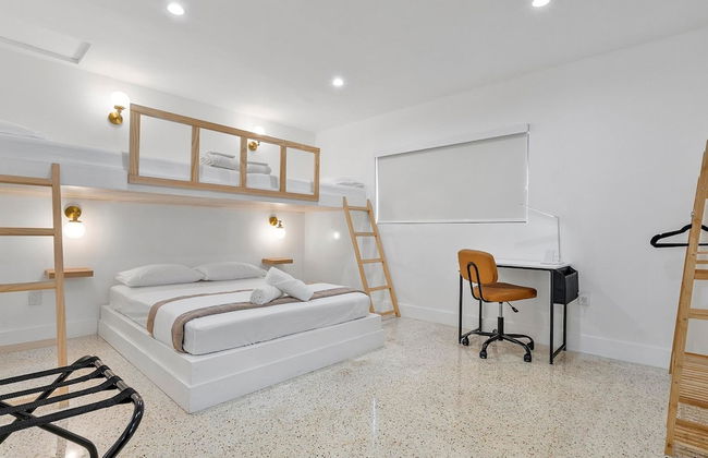 Fresh Modern With Pool Oasis - Photo 2