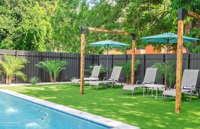 Fresh Modern With Pool Oasis - Photo 14