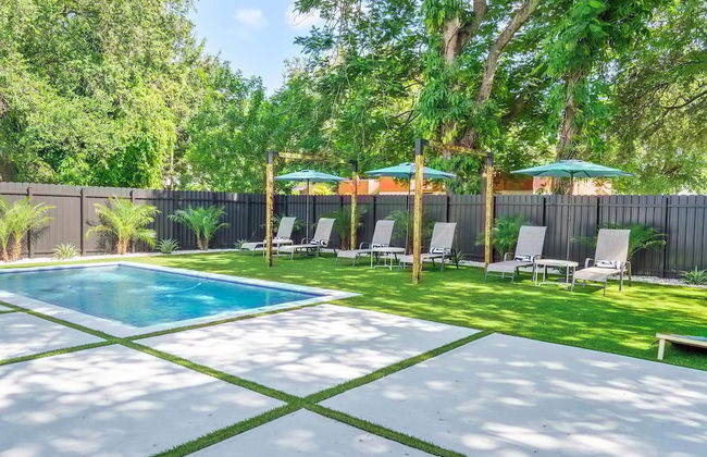 Fresh Modern With Pool Oasis - Photo 18