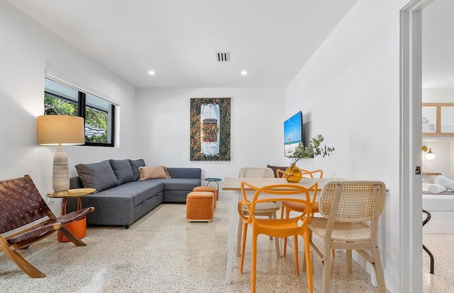 Fresh Modern With Pool Oasis - Photo 6