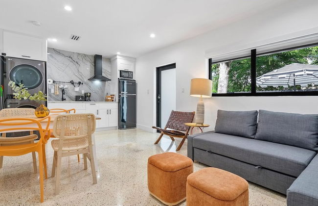 Fresh Modern With Pool Oasis - Photo 7