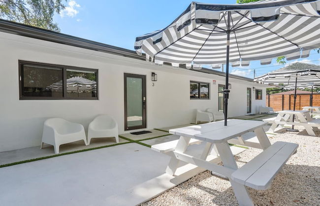Fresh Modern With Pool Oasis - Photo 22