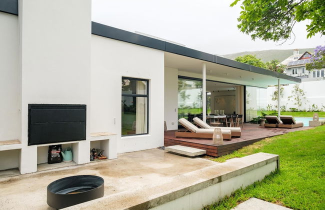 Mountain View Holiday Villa w Garden and Pool Iliwa - Photo 21