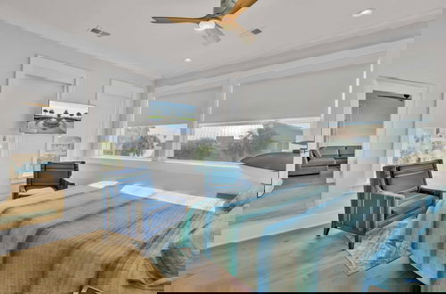 Foto 34 - 7 Beachwood East by Avantstay Steps to the Beach Ocean Views, Hot Tub, 7bdr
