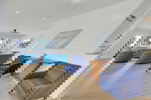 Foto 5 - 7 Beachwood East by Avantstay Steps to the Beach Ocean Views, Hot Tub, 7bdr