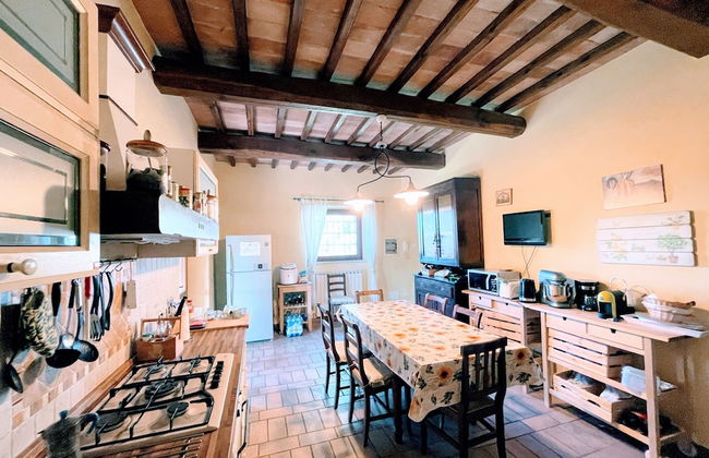 Detached Villa - Sleeps 10 - Pool - Pergola - Playground for Children - Wifi - Foto 32