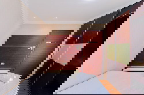 Foto 5 - Homey And Comfy Stay 2Br Mangga Dua Apartment