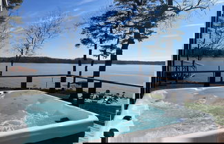 Foto 2 - Paradise Peninsula by Avantstay Waterfront Private Beach Hot Tub View