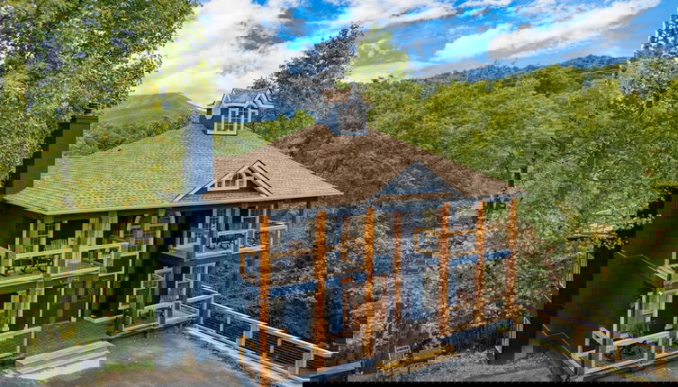 Foto 1 - Gatlinburg Getaway by Avantstay 9bdr Sleeps 22 Hot tub Movie Theater