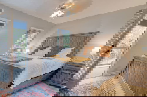 Foto 23 - Gatlinburg Getaway by Avantstay 9bdr Sleeps 22 Hot tub Movie Theater