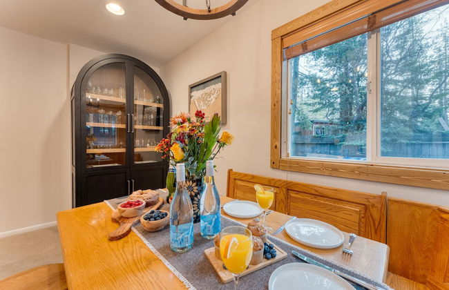 Westlake Cabin by Avantstay Hot Tub Near Skiing Walk to Restaurants Lake - Foto 5