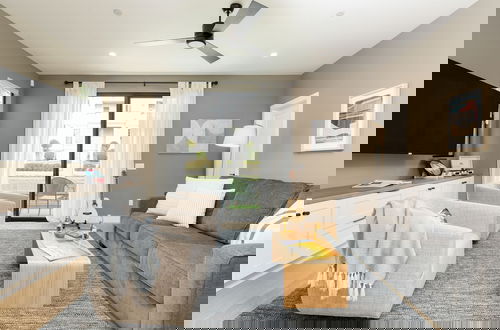 Foto 13 - Pacific Villa by Avantstay Steps From Beach Luxurious Modern Indoor-outdoor Living