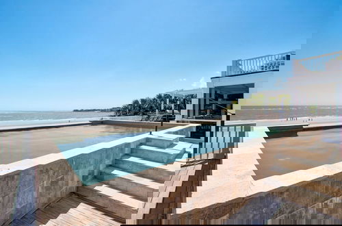 Foto 55 - 114 Ocean Boulevard by Avantstay Beachfront Infinity Pool Basketball Court Recently Renovated