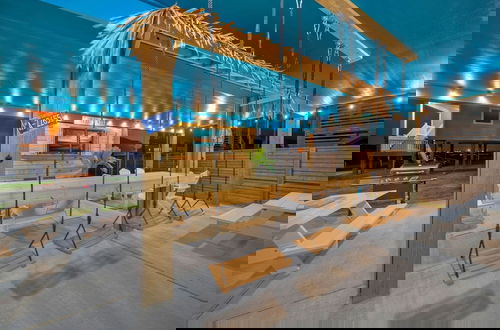 Foto 58 - Blutopia by Avantstay Outdoor Lounge w Bar