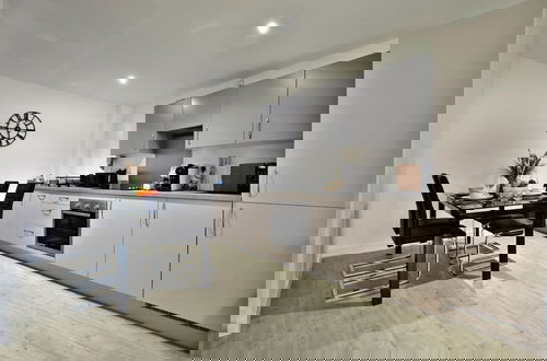 Photo 13 - Manchester - 2-bed Apartment - Sleeps 4 - Wifi