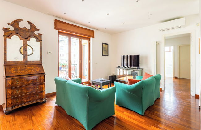 Colonna Classic Style Apartment - Photo 19