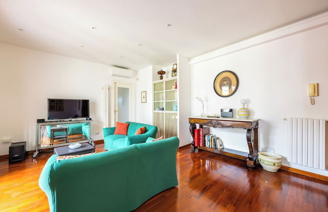 Colonna Classic Style Apartment - Photo 16