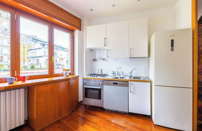 Colonna Classic Style Apartment - Photo 10