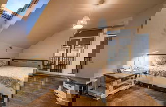 Foto 3 - Luxurious Amber Villa With Private Pool and Garden Views
