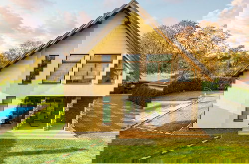 Foto 1 - Luxurious Amber Villa With Private Pool and Garden Views