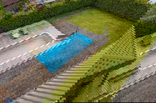 Foto 34 - Luxurious Amber Villa With Private Pool and Garden Views