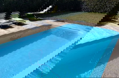 Foto 38 - Luxurious Amber Villa With Private Pool and Garden Views