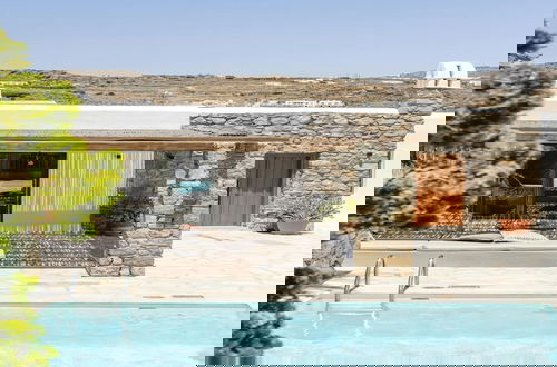 Foto 27 - Unique Cycladic Villa With Pool