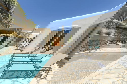 Foto 33 - Unique Cycladic Villa With Pool