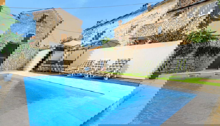 Foto 1 - Villa in Porec With Private Pool and Beach