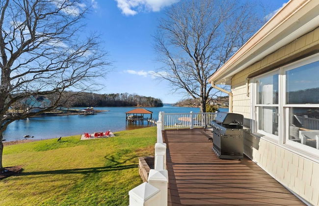 Pleasant Cove Waterfront Getaway With Fire Pit, Deck, and Lake Views - Foto 9