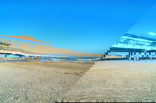 Foto 54 - 2 Beachfront Condos w Pool Sleeps 8 Beach Happy Summer Love by Avantstay