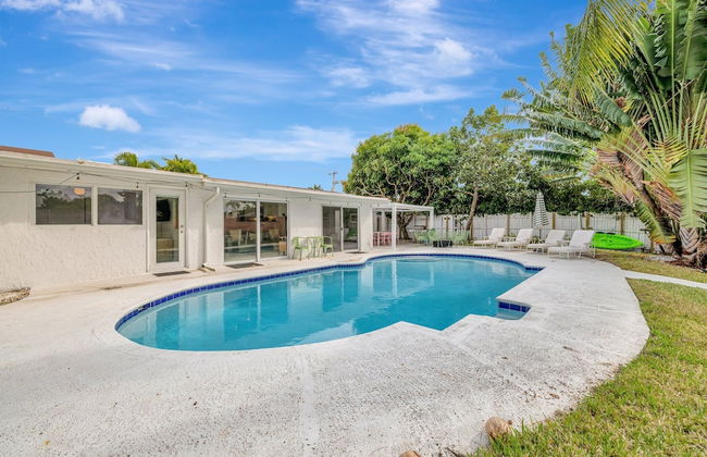 Poolside Paradise Dock & Pool! - Photo 31