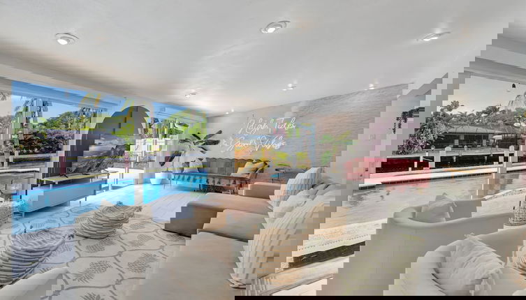 Foto 1 - Poolside Paradise Dock & Pool!