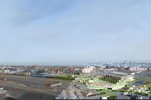 Photo 25 - Posh Apartment With Racecourse View